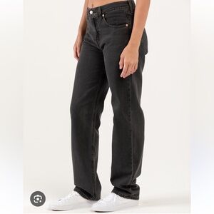 black wash levi low pros